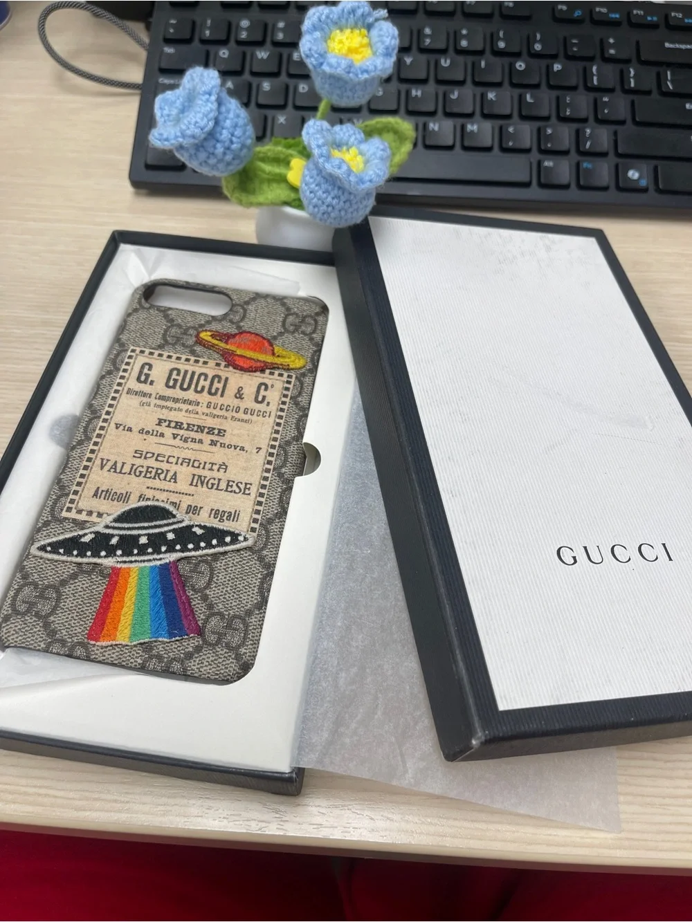 Gucci Beige Monogram UFO Rainbow iPhone 7/8 SE Case NWB. Style # 496344•493949